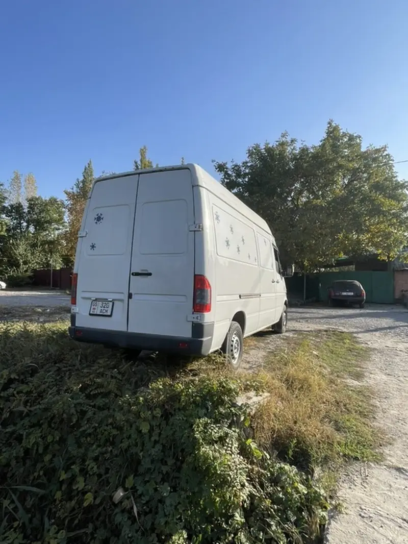 Рефрижераторный фургон на базе фургона с высоким кузовом и длинной — фото 3