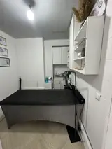 Здравствуйте! Сдаётся в салоне маникюрный 2 стола, кушетка для ресниц
