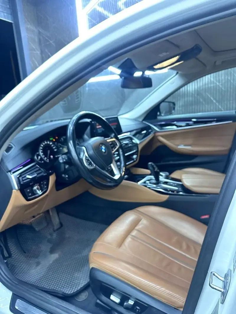 Сдаю BMW 5 series, Почасово, Без водителя — фото 4