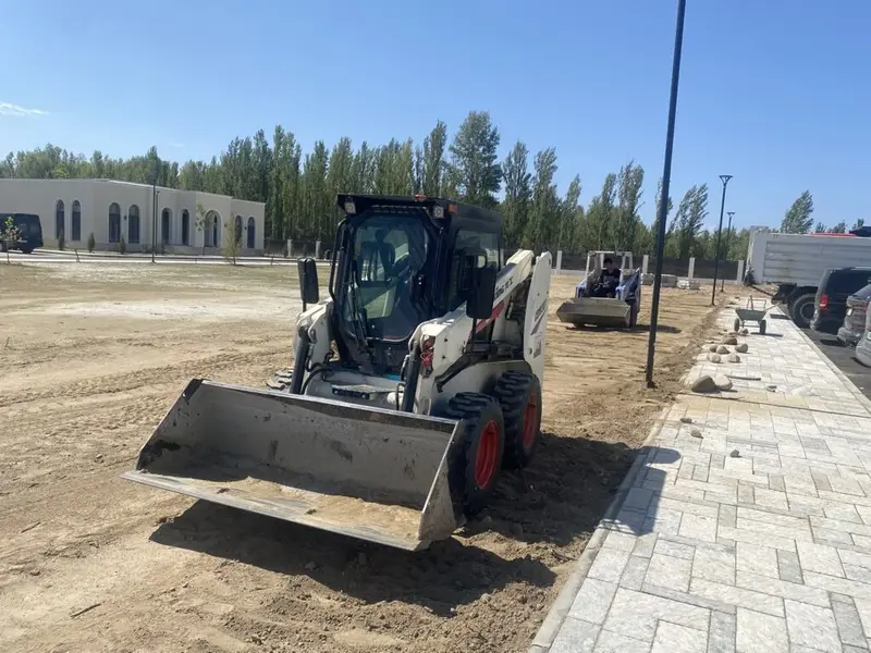Мини-погрузчик (бобкат) засыпка планировка перевозка сыпучик — фото 3