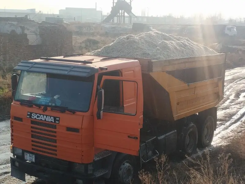Услуга: вывоз и доставка сыпучих материалов самосвалом Scania — фото 2