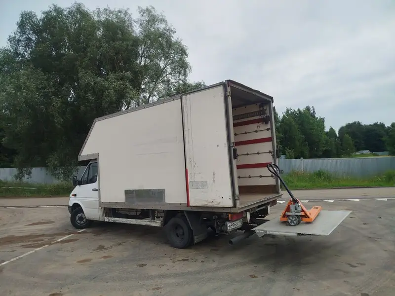 Грузовой фургон Mercedes-Benz Sprinter с изотермическим кузовом и — фото 3