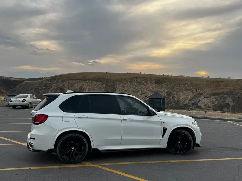 Сдаю BMW X5, Посуточно, Без водителя — фото 5