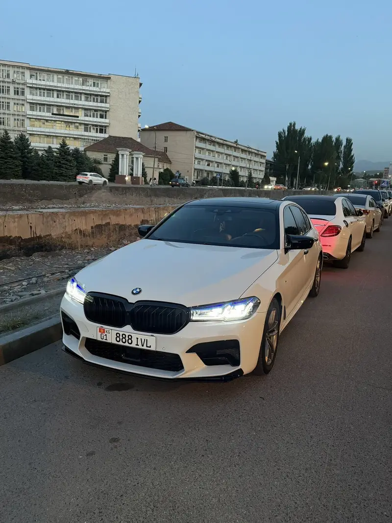 Сдаю BMW 5 series, Почасово, Без водителя — фото 3
