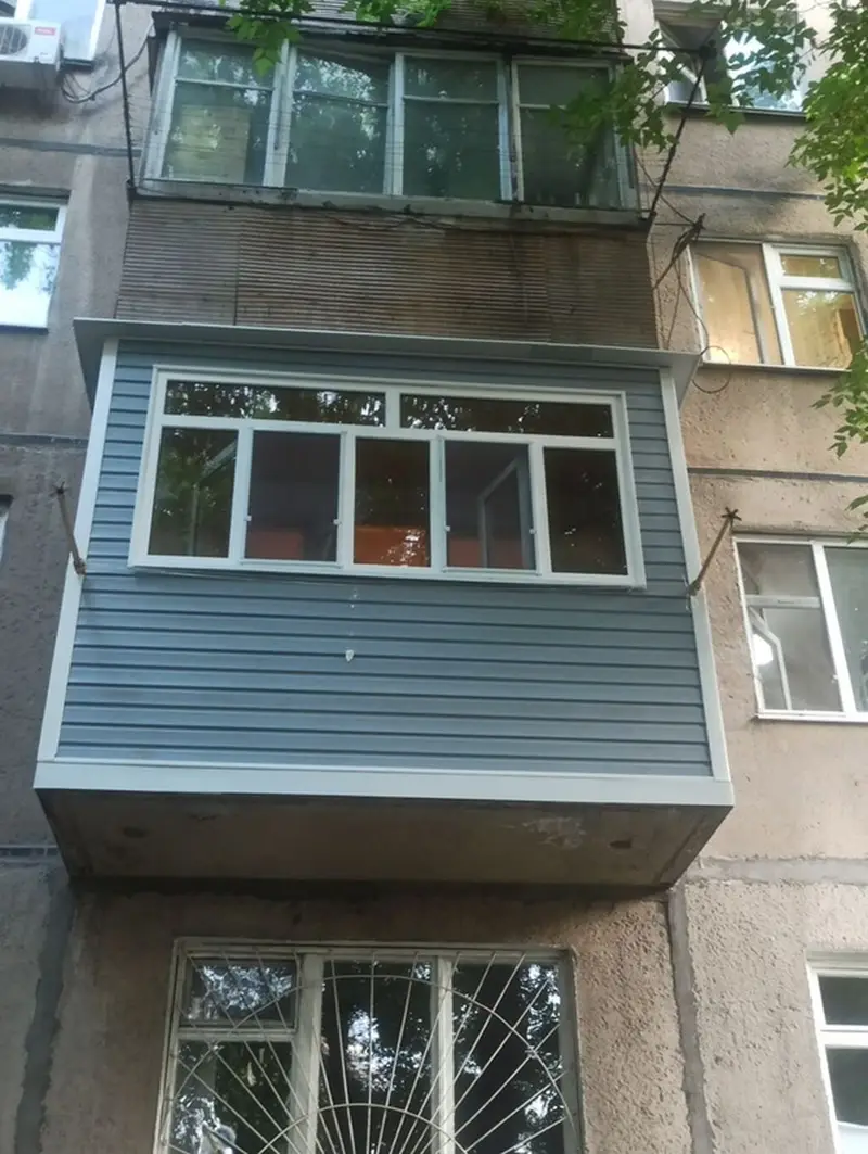 Обшивка и остекление балконов сайдингом — фото 3