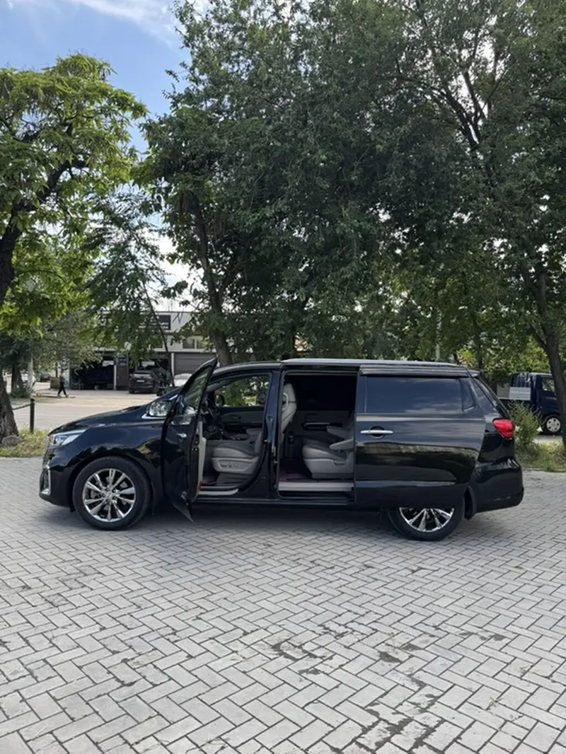 Сдаю Kia Carnival, На неделю, Без водителя — фото 4