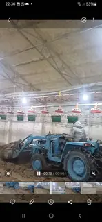 Мини-погрузочные работы трактором в помещении (фермы, ангары