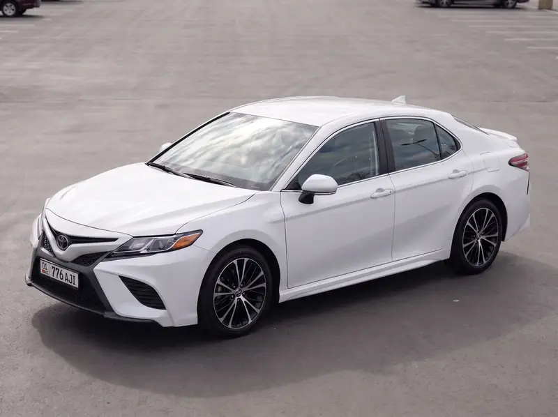 Сдаю Toyota Camry, Посуточно, Без водителя — фото 2