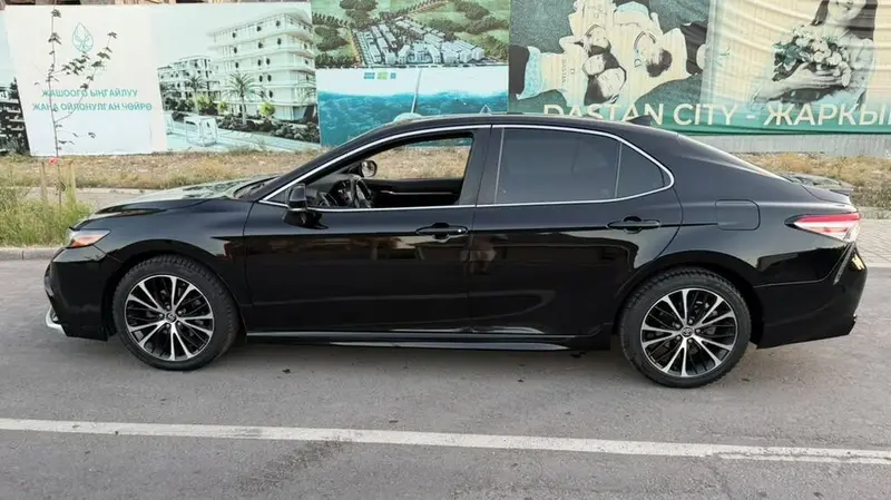Сдаю Toyota Camry, Посуточно, Без водителя — фото 5