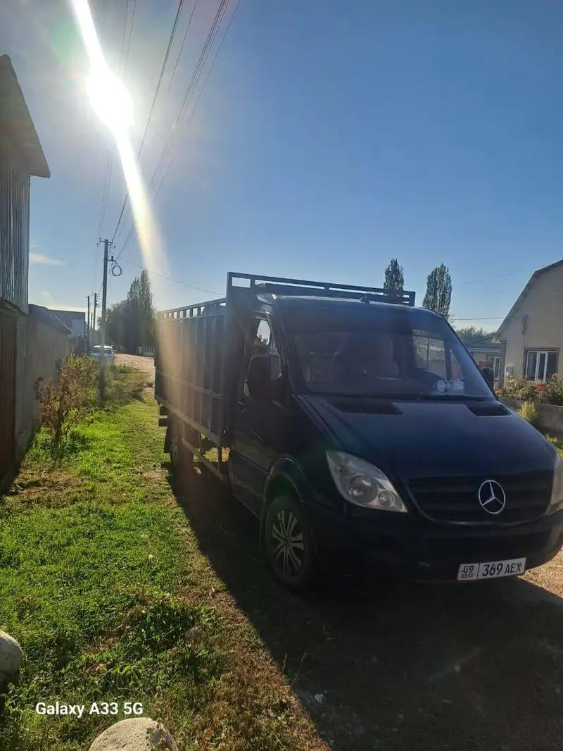 Грузовой автомобиль Mercedes-Benz Sprinter с бортовой/фургонной — фото 4
