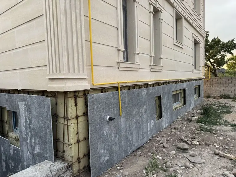 Облицовка и монтаж цоколя и фасадного декора из натурального камня — фото 3