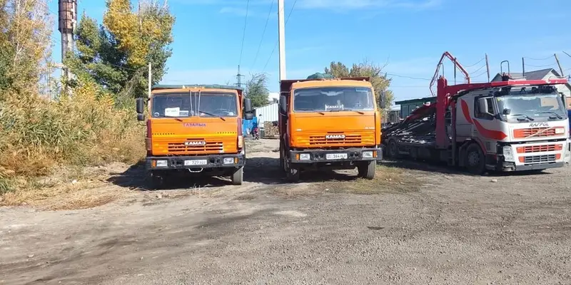 Самосвал КАМАЗ, оранжевый, колесная формула 6×4. Основные — фото 4