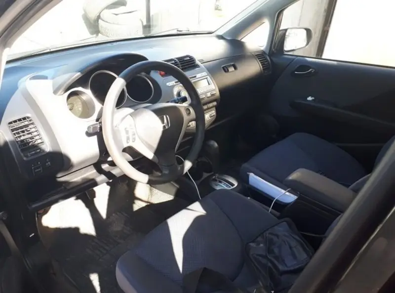 Сдаю в аренду авто Honda Jazz 900 сом в сутки В отличном состоянии — фото 2