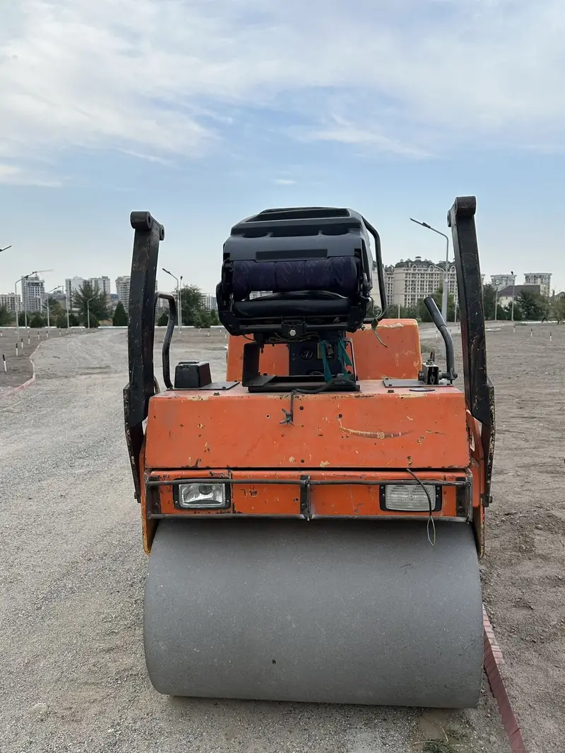 Каток каток Услуги каток 3 тонн, минимум 3 часа12 т, в день 22 т — фото 5
