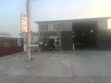 Работники в СТО ходовщик сварщик автоэлектрик
