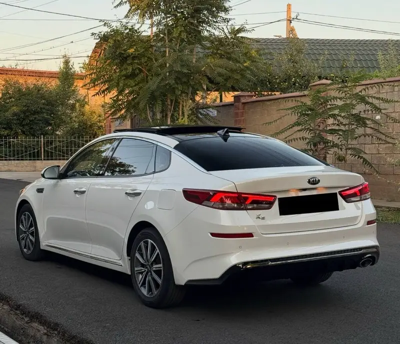 Сдаю Kia K5, Посуточно, Без водителя — фото 2