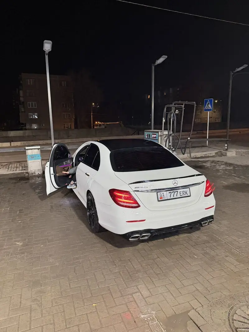 Сдаю Mercedes-Benz E-Class, Почасово, Без водителя — фото 3