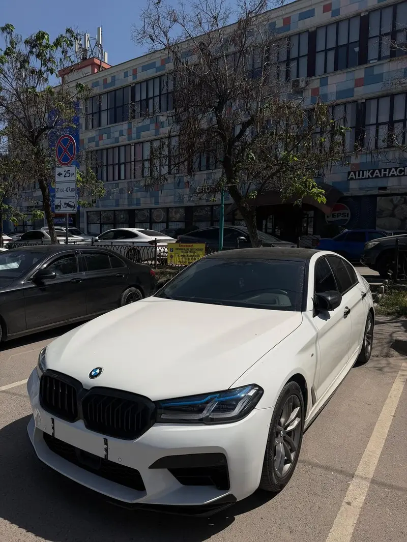 Сдаю BMW 5 series, Почасово, Без водителя — фото 3