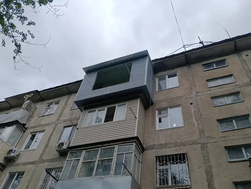 Обшивка и облицовка балконов и лоджий сайдингом — фото 4