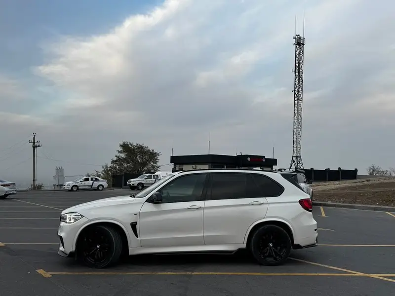 Сдаю BMW X5, Посуточно, Без водителя — фото 4
