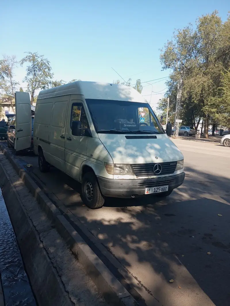 Грузовой фургон Mercedes‑Benz Sprinter (длинная база, высокий потолок) — фото 4