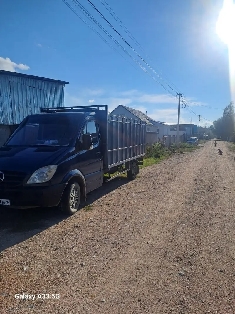 Грузовой автомобиль Mercedes-Benz Sprinter с бортовой/фургонной — фото 2