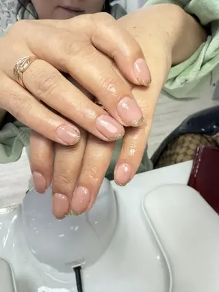 Маникюр и покрытие гель‑лаком/наращивание