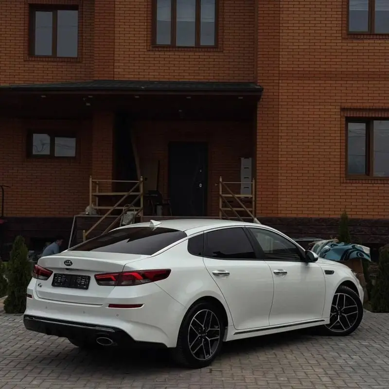 Сдаю Kia K5, Посуточно, Без водителя — фото 3