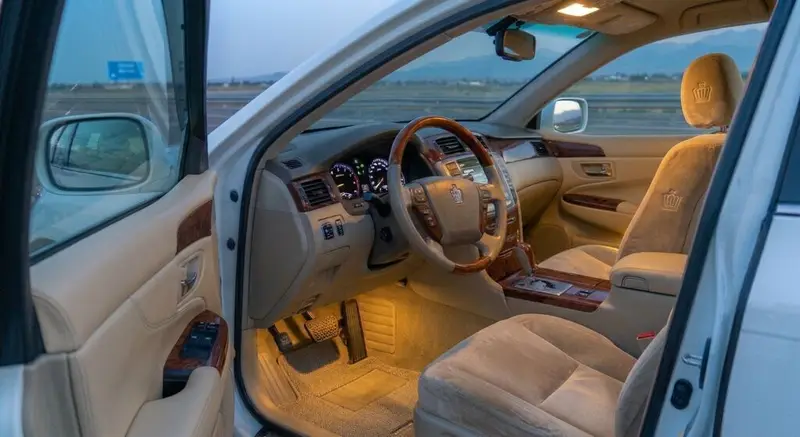 Сдаю Toyota Crown, Почасово, Без водителя — фото 3