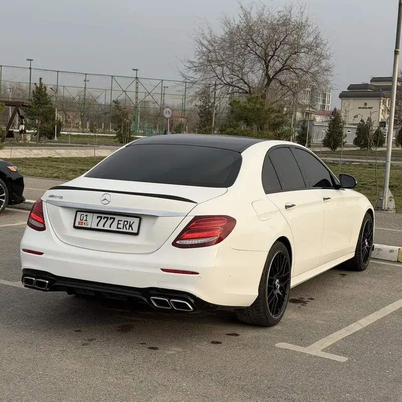 Сдаю Mercedes-Benz E-Class, Почасово, Без водителя — фото 2