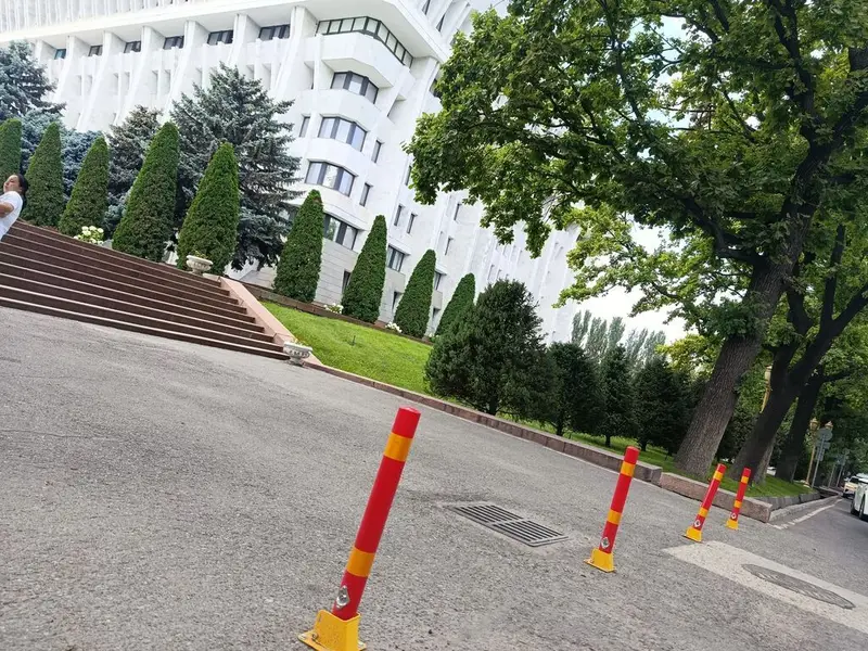 Продается складной парковочный блокиратор, встроенный замок два — фото 4