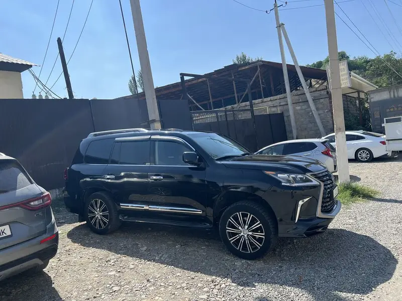 Сдаю Lexus LX, Посуточно, Без водителя — фото 2