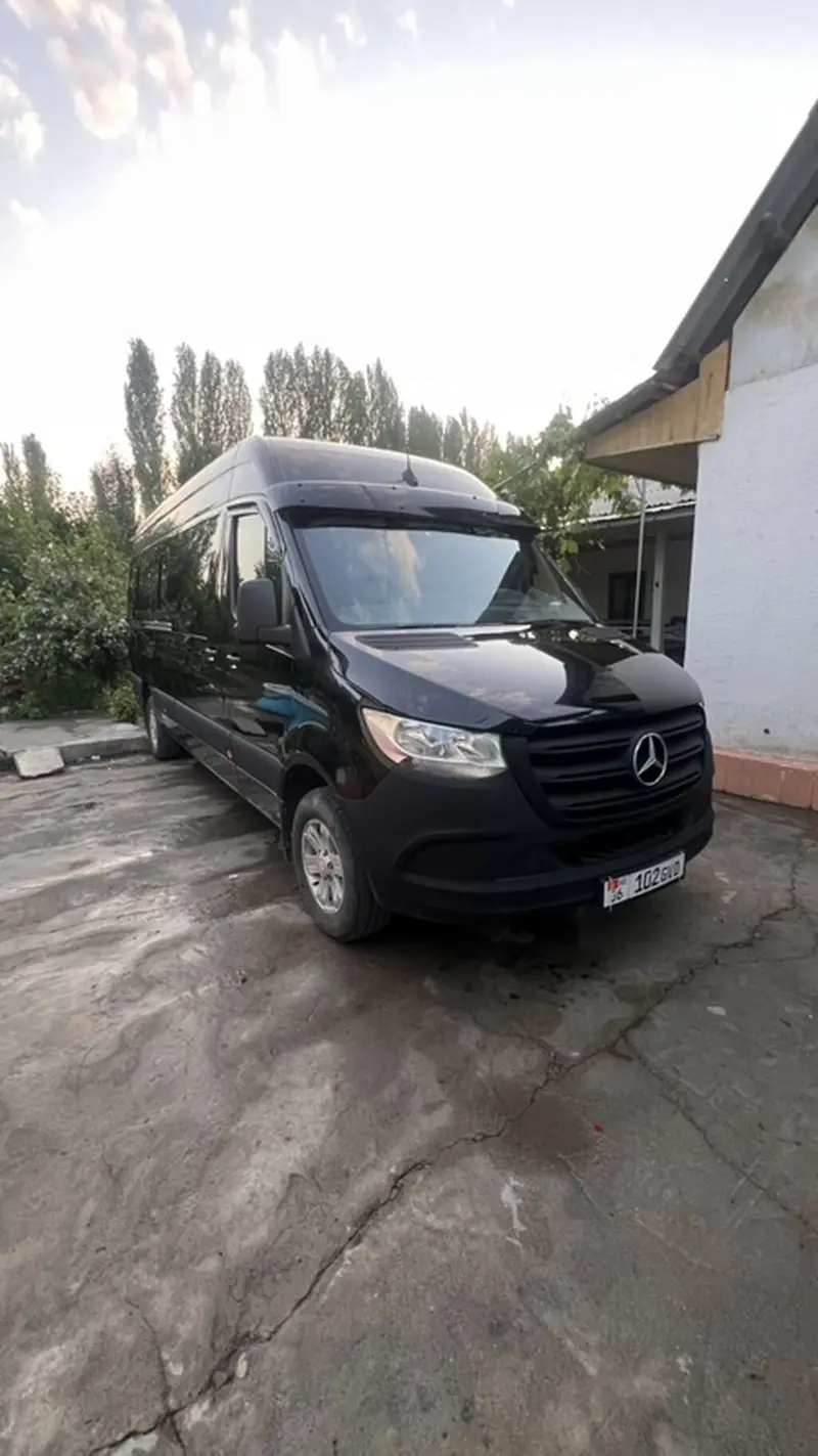 Mercedes‑Benz Sprinter (черный, удлиненный, высокий потолок) — — фото 4