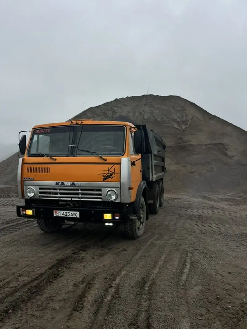 Заказать Камаз, Доставка щебня, угля, песка, чернозема, отсев, 25 тонн — фото 5
