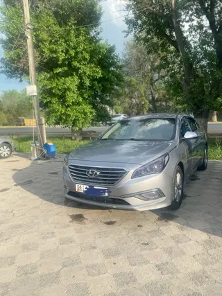 Сдаю в аренду легковой автомобиль Hyundai Sonata (серебристый седан)