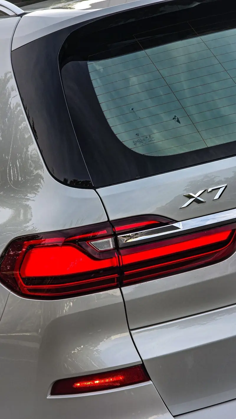 🚗 BMW X7 — фото 2