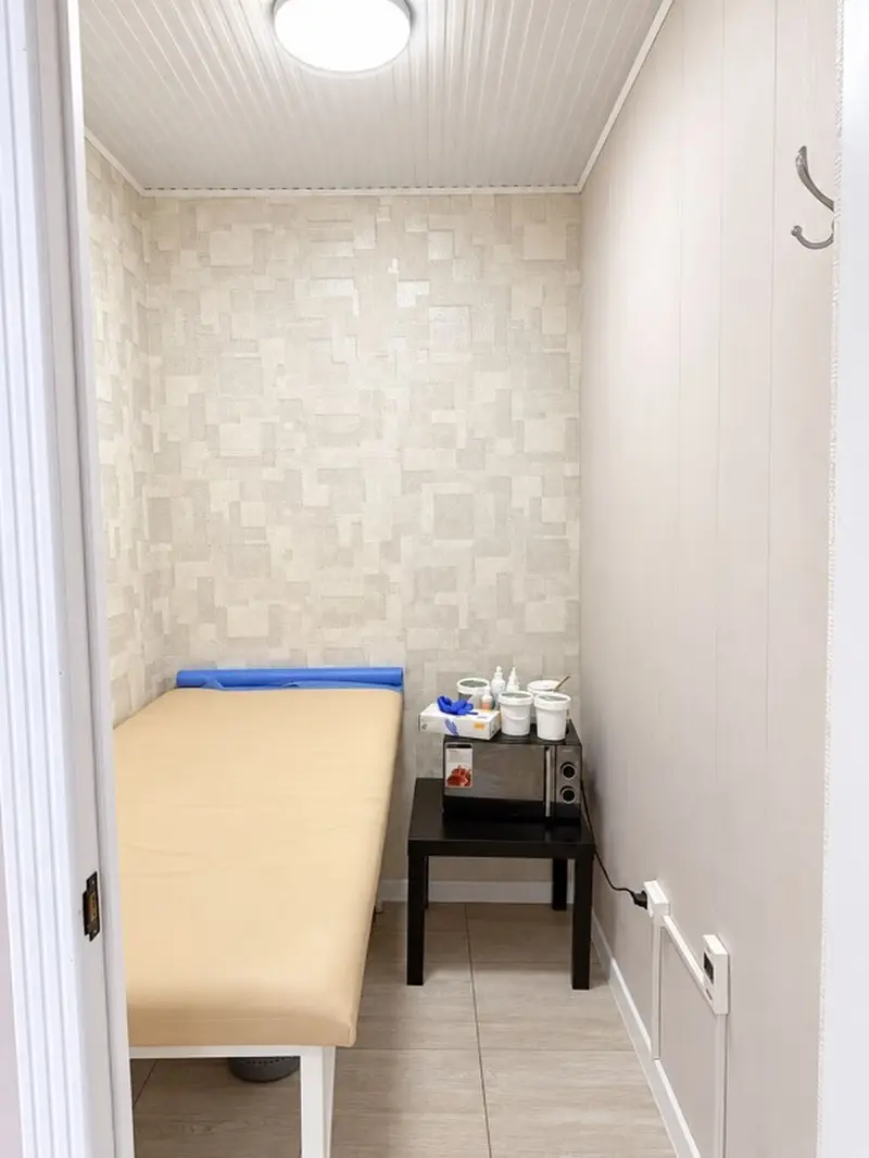 Покрытие гель лаком, Маникюр, Одноразовые расходные материалы, Услуга в 4 руки — фото 5
