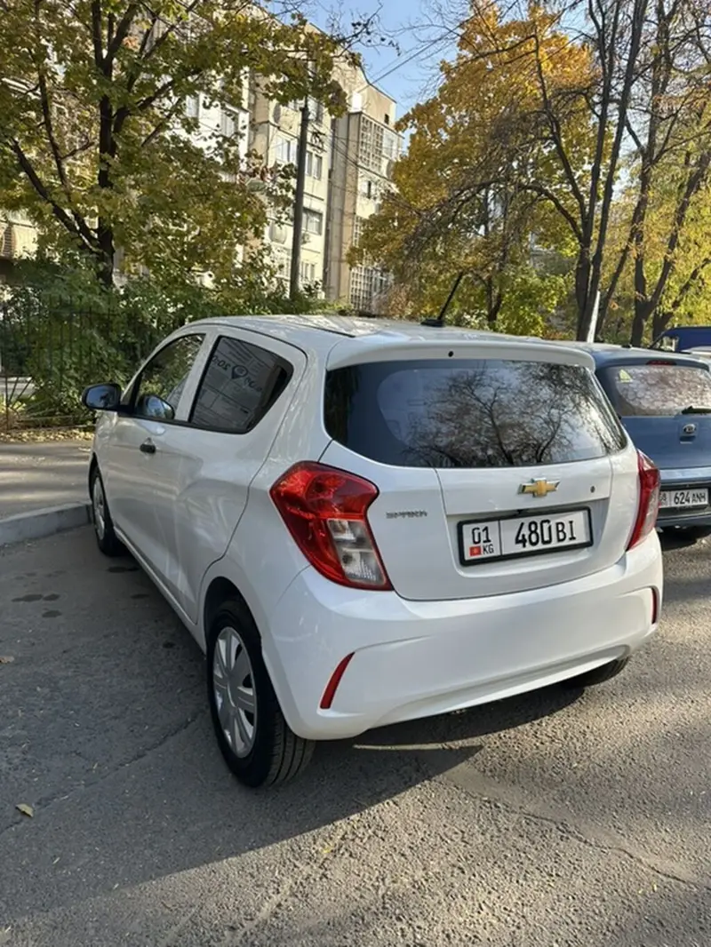 Chevrolet Spark, 5‑дверный хэтчбек, белый цвет. Шевроле Спарк 2018 — фото 2