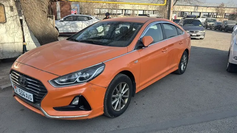 Hyundai Sonata, оранжевый седан (рестайлинг) Сдаю в аренду под такси — фото 2