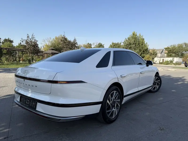 Сдаю Hyundai Grandeur, Почасово, Без водителя — фото 4
