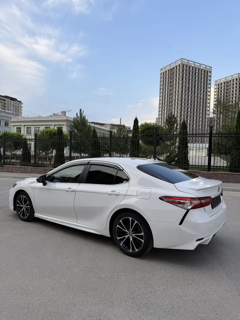 Сдаю Toyota Camry, Почасово, Без водителя — фото 3