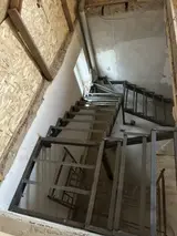 Металлическая лестница Для дома