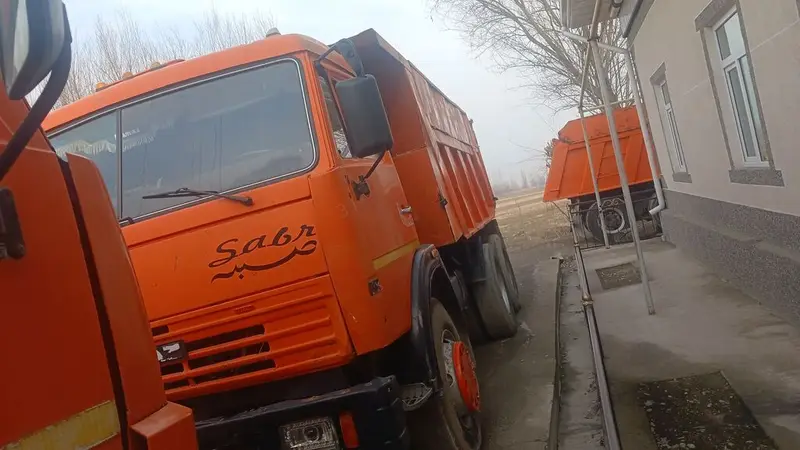 Самосвал КАМАЗ, оранжевый, колесная формула 6x4. Характеристики и — фото 3