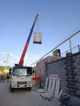 Погрузка и разгрузка краном-манипулятором прямо с борта.