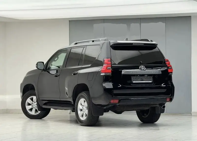 Сдаю Toyota Land Cruiser, Посуточно, С водителем — фото 2