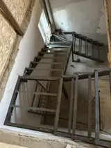 Металлическая лестница Для дома