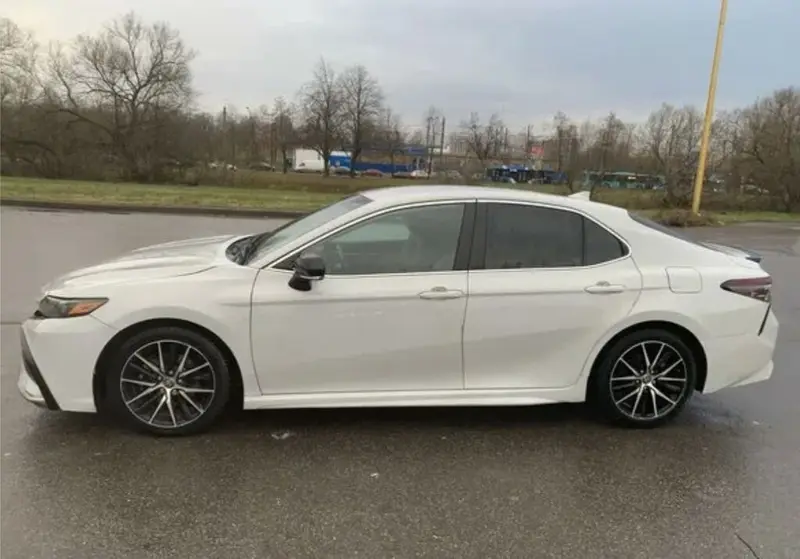 Сдаю Toyota Camry, Почасово, Без водителя — фото 2
