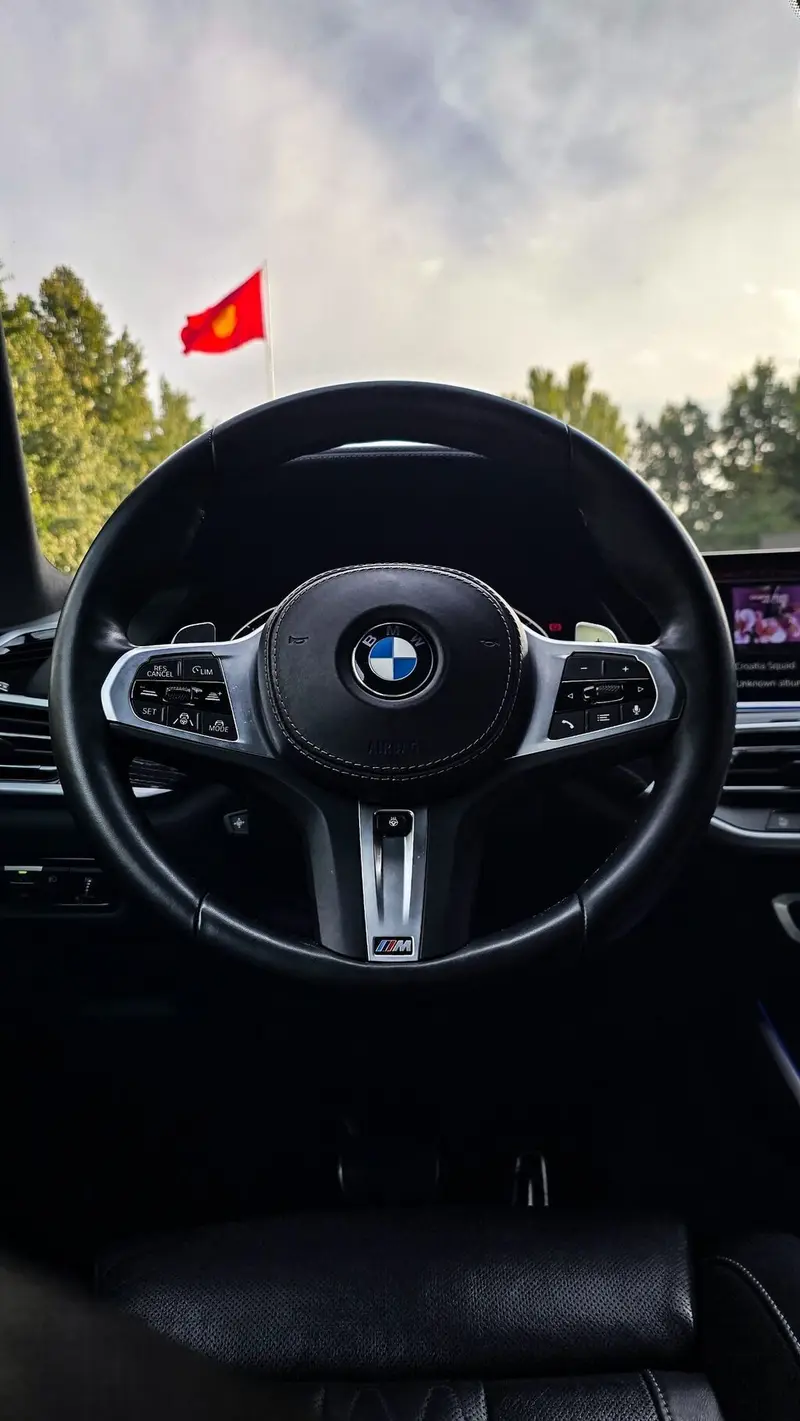 🚗 BMW X7 — фото 5
