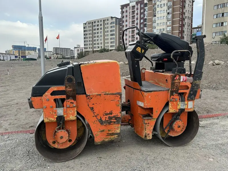 Каток каток Услуги каток 3 тонн, минимум 3 часа12 т, в день 22 т — фото 6