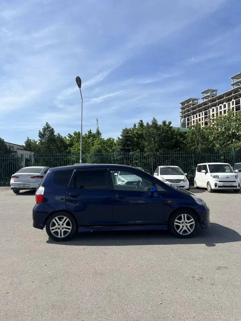 Сдаю в аренду на долгий срок Хонда Жаз Левый Руль! Коробка Автомат 👌 — фото 3